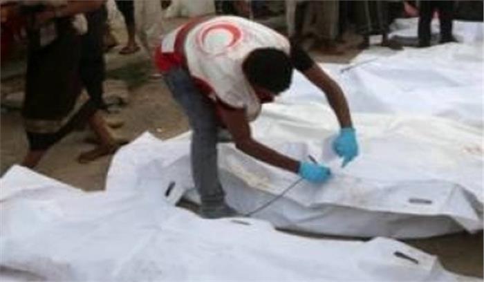 ट्रक से कार टकराई 4 की मौत, 2 घायल