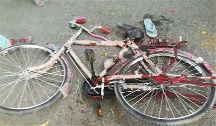 ट्रक की ठोकर से साइकिल सवार किशोर की मौत ट्रक की ठोकर से साइकिल सवार किशोर की मौत