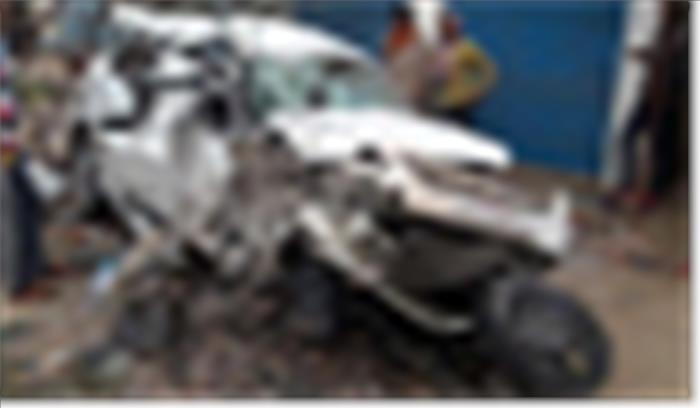 ट्रक के रौंदने से बाइक सवार एक ही परिवार के 5 सदस्यों की मौत ट्रक के रौंदने से बाइक सवार एक ही परिवार के 5 सदस्यों की मौत