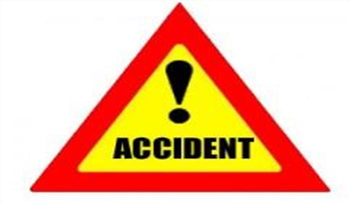 ट्रक-कार की टक्कर में दो की मौत