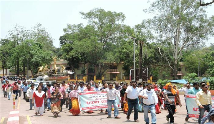 ट्रक मालिकों ने एनएमडीसी के खिलाफ खोला मोर्चा