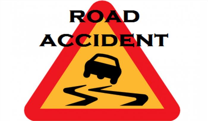 उप्र : ट्रक ने बाइक सवार 3 युवकों की जान ली उप्र : ट्रक ने बाइक सवार 3 युवकों की जान ली