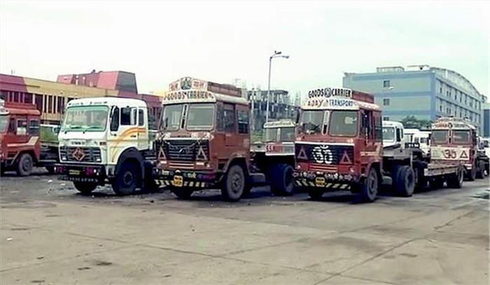 ट्रकों की राष्ट्रव्यापी बेमियादी हड़ताल का ऐलान