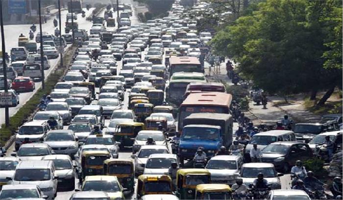 ट्रक खराब होने से लगा लंबा जाम ट्रक खराब होने से लगा लंबा जाम