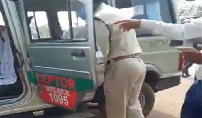 नाके पर ट्रक वालों से अवैध वसूली व मारपीट कर रहे थे पुलिस कर्मी, वीडियो वायरल