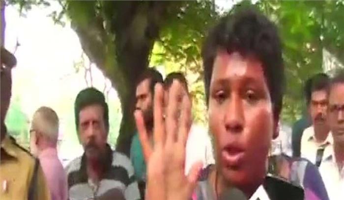 कोच्चि में तृप्ति देसाई की मौजूदगी के खिलाफ प्रदर्शन, बिंदु पर हमला 