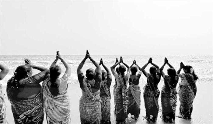 2004 में आई सुनामी की 14वीं बरसी पर मृतकों को श्रद्धांजलि दी