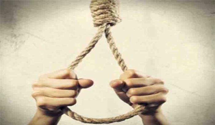 आर्थिक तंगी के कारण तीन किसानों ने की आत्महत्या