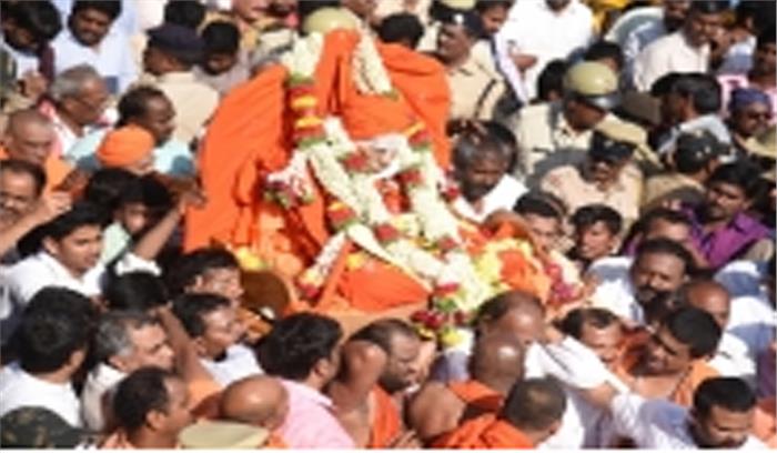 शिवकुमार स्वामी के अंतिम दर्शन के लिए लोगों का तांता लगा