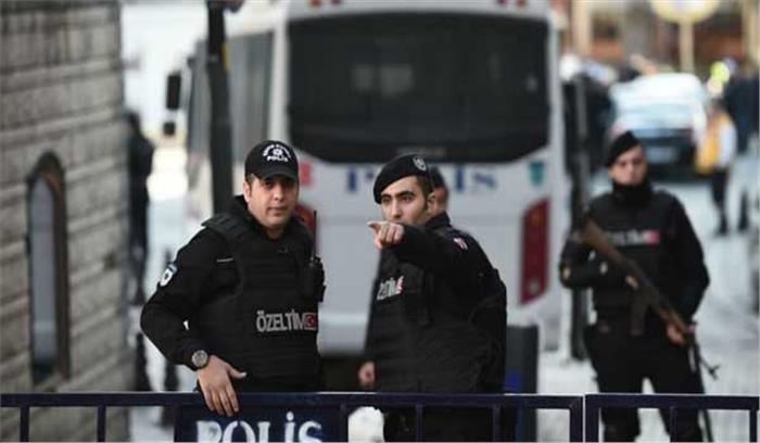 तुर्की:  पुलिस ने 300 अवैध आव्रजकों को पकड़ा