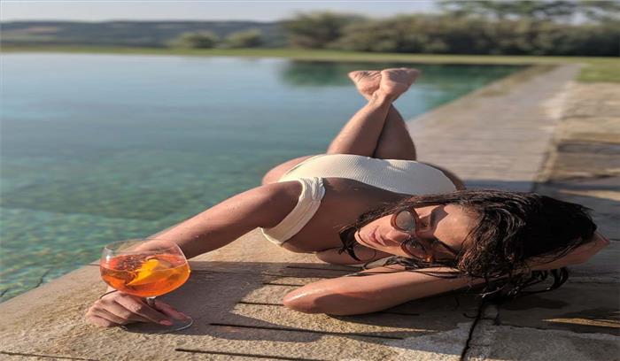 टस्कनी में पति निक के लिए प्रियंका ने दिया ये पोज