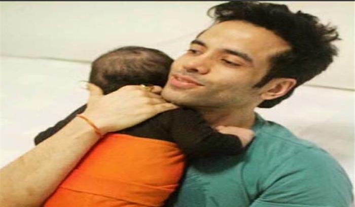 शूटिंग के बाद बेटे लक्ष्य के साथ समय बिताते हैं तुषार