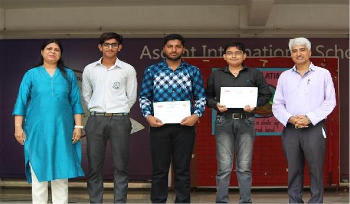 बारहवीं में सर्वोच्च अंक पाने वाले मेधावी छात्र हुए सम्मानित