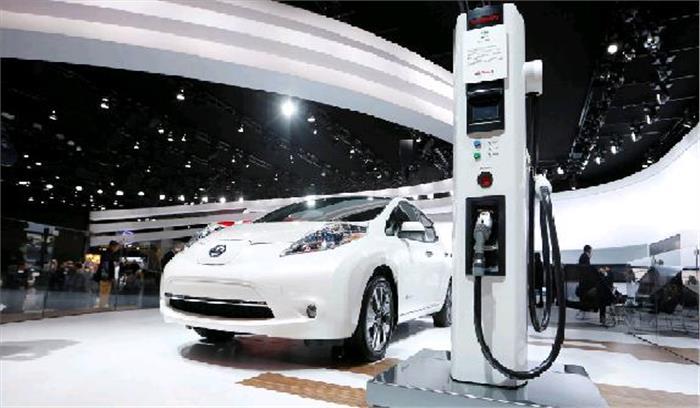 2040 से ब्रिटेन में पेट्रोल और डीजल कारों के बनने पर रोक