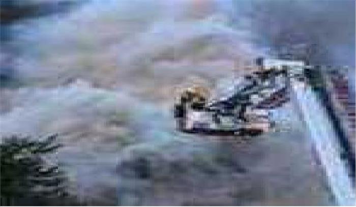 पूर्वी लंदन के स्टोर में भीषण आग