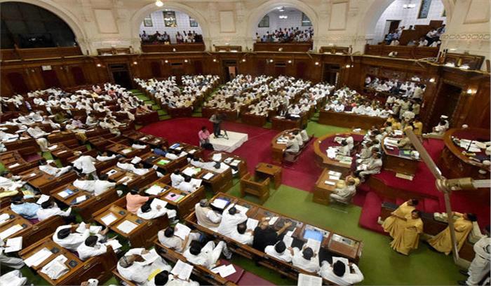 उप्र : बजट सत्र के पहले दिन विपक्ष का हंगामा, कागज के गोले फेंके