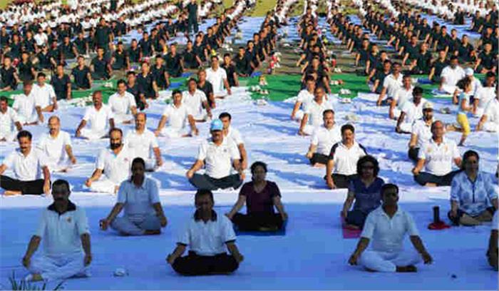 उप्र : सेना की मध्य कमान ने मनाया योग दिवस 