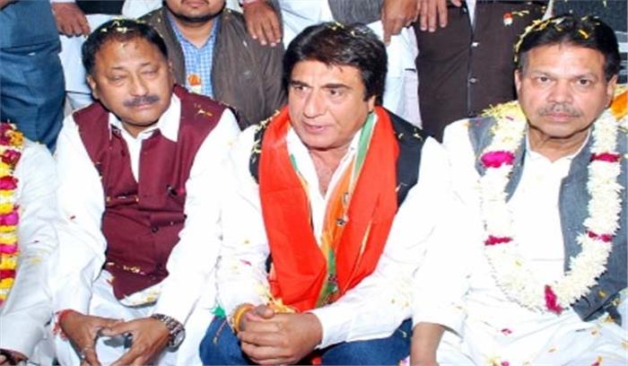 उप्र में कांग्रेस के वरिष्ठ नेताओं ने पार्टी से बनाई दूरी