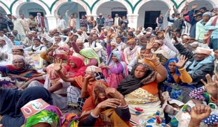 उप्र : नरैनी में किसानों ने किया जोरदार प्रदर्शन उप्र : नरैनी में किसानों ने किया जोरदार प्रदर्शन