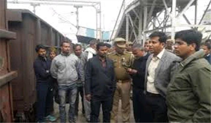 उप्र : कोयले से भरी मालगाड़ी में लगी आग, दमकल से आग बुझाई