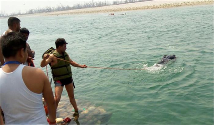 उप्र : 2 युवक गंगा में डूबे, 3 को बचाया गया