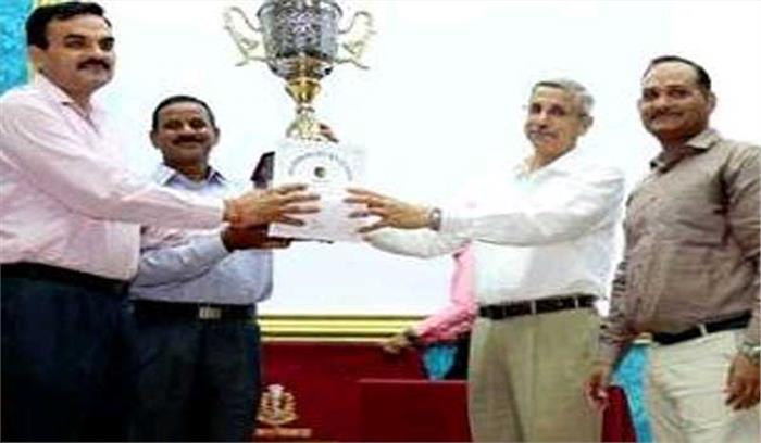 उप्र : हिंदी पखवाड़ा के विजेताओं को सेना ने किया सम्मानित 