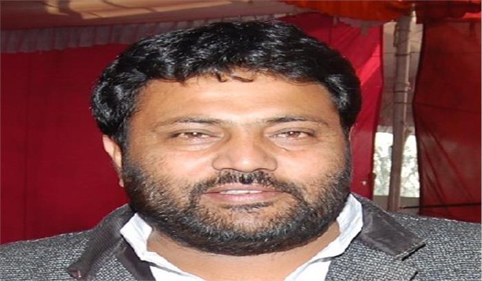 उप्र : पूर्व मंत्री कमाल अख्तर के पोस्टर पर कालिख पोती गई