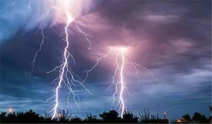 उप्र में बिजली गिरने से चार बच्चों एवं पांच महिलाओं समेत दस लोगों की मृत्यु