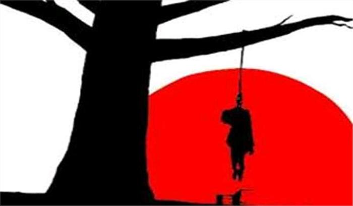 उप्र : पेड़ से लटका मिला युवती का शव