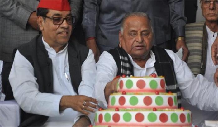 उप्र : मुलायम ने सपा मुख्यालय में मनाया 80वां जन्मदिन