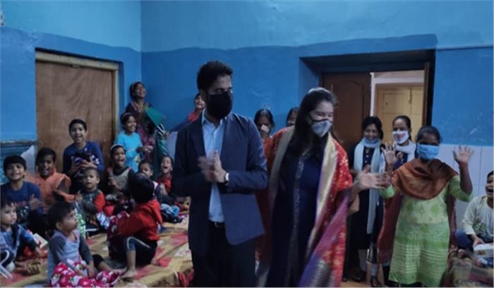 उप्र : आईएएस प्रशांत शर्मा ने अनाथालय के बच्चों की यादगार बना दी दिवाली