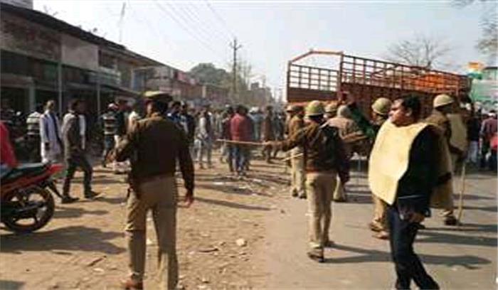 उप्र : अमेठी में 2 पक्षों के बीच गोलीबारी 1 की मौत, अन्य घायल उप्र : अमेठी में 2 पक्षों के बीच गोलीबारी 1 की मौत, अन्य घायल