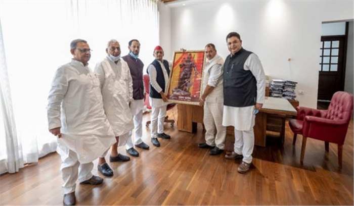 यूपी में बसपा के बाद ब्राह्मणों को लुभाने में जुटी सपा और कांग्रेस