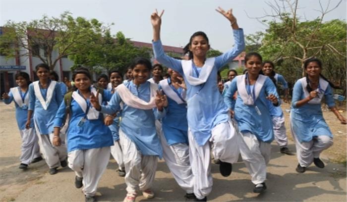 उप्र के परिषदीय स्कूलों में बांटे जाएंगे टैबलेट