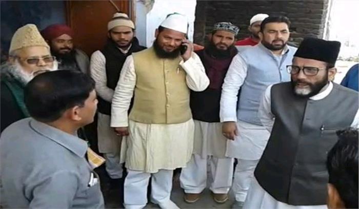 उप्र : कासगंज जा रहे मौलाना तौकीर हिरासत में लिए गए