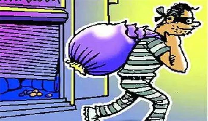उप्र : शोरूम के ताले तोड़कर 10 लाख का माल चोरी