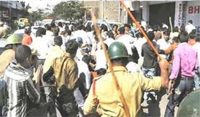 उप्र विधानसभा के सामने शिक्षक भर्ती के अभ्यर्थियों पर लाठीचार्ज, कई जख्मी