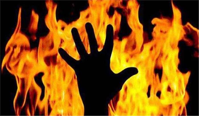 उप्र : मेरठ कमिश्नरी के सामने आत्मदाह का प्रयास, पुलिस पर गंभीर आरोप