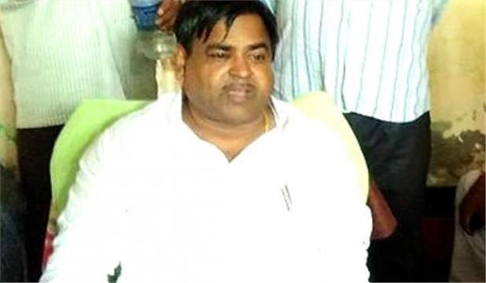 यूपी के परिवहन मंत्री गायत्री प्रजापति के 2 और साथी गिरफ्तार