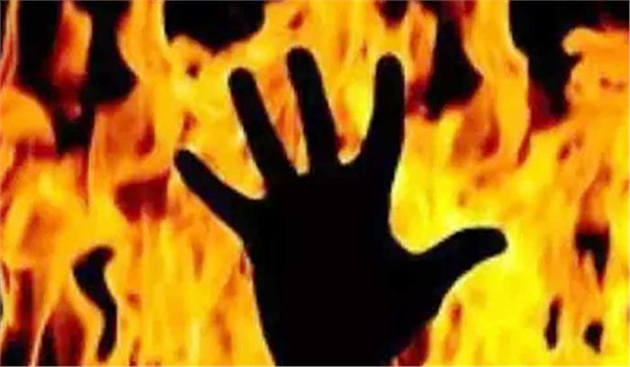 उप्र विधानसभा के सामने महिला ने बेटी के साथ की आत्मदाह की कोशिश, हालत गंभीर