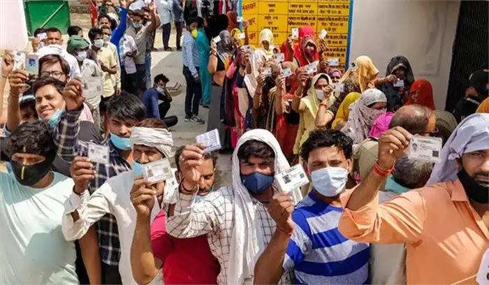 यूपी पंचायत चुनाव: चौथे और अंतिम चरण में 17 जिलों में मतदान जारी