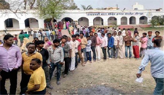 यूपी चुनाव: 3 बजे तक 50 फीसदी से अधिक मतदान