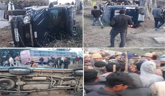 उप्र : पुलिस जीप की टक्कर से ग्रामीण की मौत, लोगों ने पुलिसकर्मियों को पीटा उप्र : पुलिस जीप की टक्कर से ग्रामीण की मौत, लोगों ने पुलिसकर्मियों को पीटा