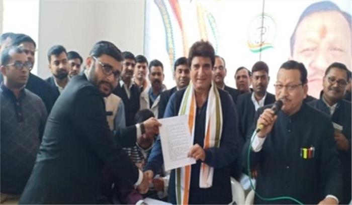 उप्र : वकीलों ने लिया संकल्प-आधी रोटी खाएंगे, कांग्रेस लाएंगे