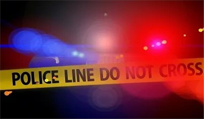 उप्र : ट्रैक्टर-ट्रॉली पलटी, महिला की मौत, 6 मजदूर घायल उप्र : ट्रैक्टर-ट्रॉली पलटी, महिला की मौत, 6 मजदूर घायल