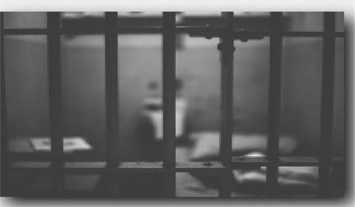 उप्र में बदमाशों ने की 2 कर्मियों की हत्या, 3 कैदी छुड़ाए उप्र में बदमाशों ने की 2 कर्मियों की हत्या, 3 कैदी छुड़ाए