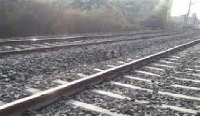 उप्र : रेलवे ट्रैक पर मिली पूर्व पार्षद की सिर कटी लाश