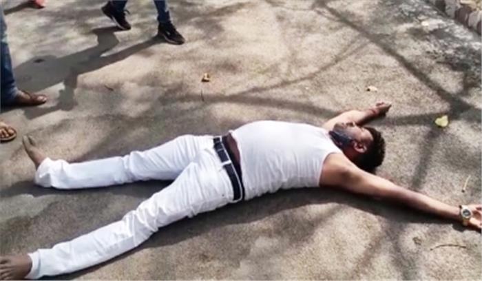 उप्र : भाजपा विधायक ने ऑफिस में किया हंगामा, वीडियो वायरल