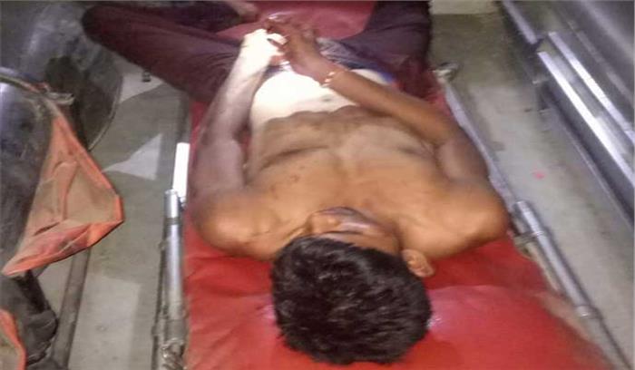 उप्र : प्रेमिका संग रंगरेलिया मनाते युवक का लोगों ने लिंग काटा