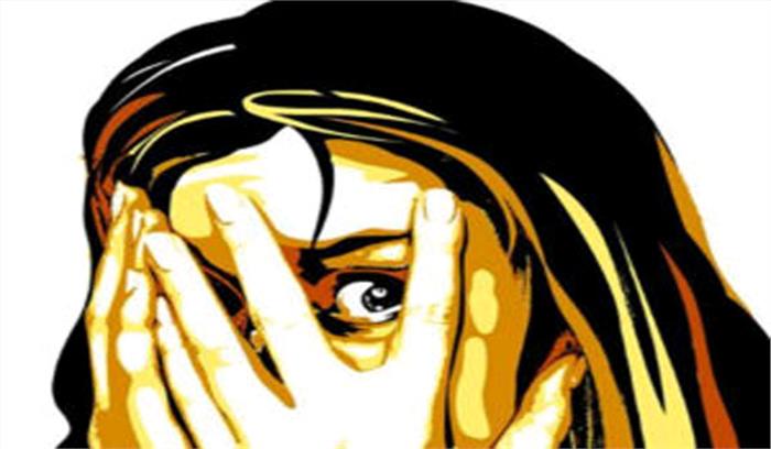 उप्र : यूपी सरकार लिखी कार से युवतियों पर छींटाकशी, चालक गिरफ्तार